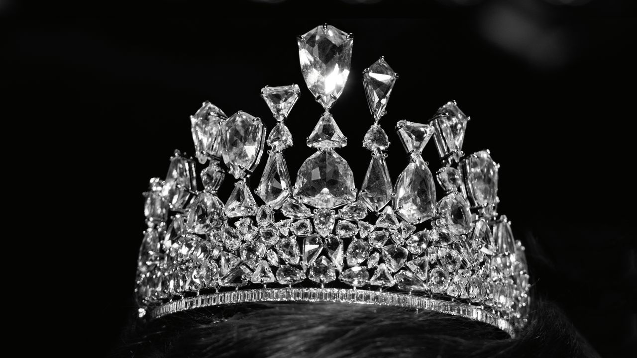 Baile de la Ópera de Viena: la tiara de Swarovski y el baile van de la mano