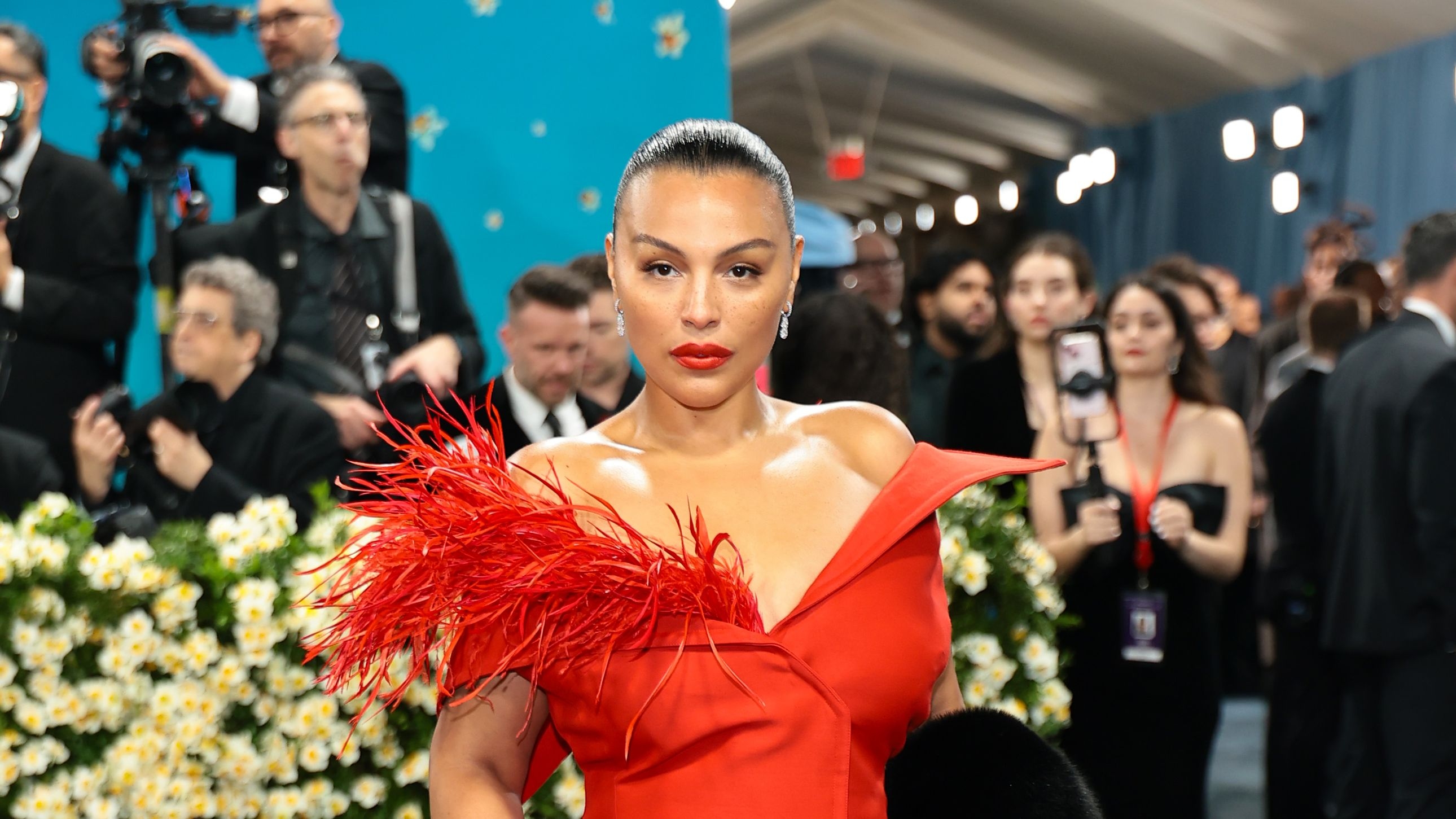 Paloma Elsesser: gli sguardi stilosi della star della copertina di VOGUE