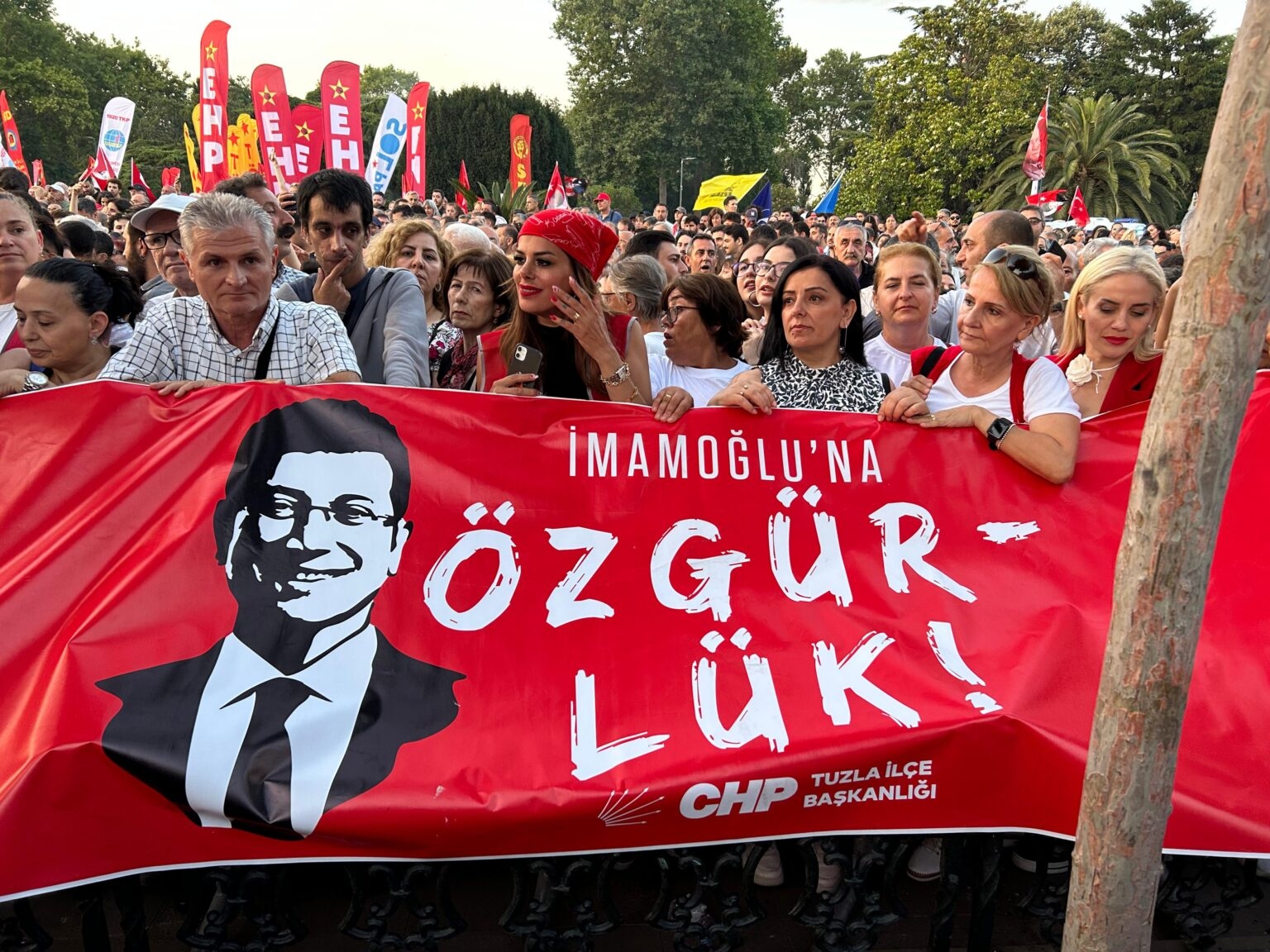 Yurttaşlar, İBB operasyonlarının 100. gününde yine Saraçhane’ye akın etti