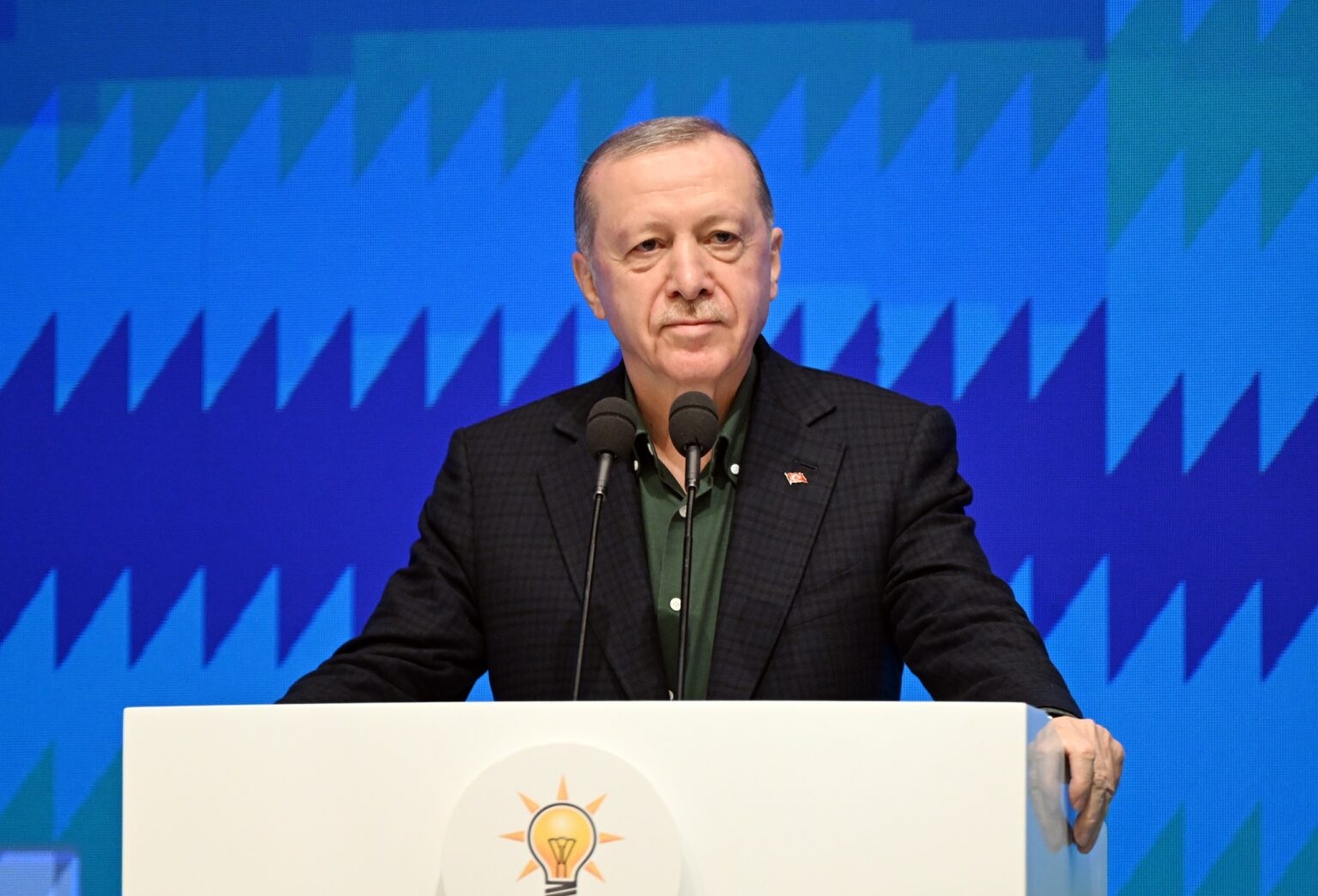 İslam Özkan escribió: ¿Cómo destruyó el AKP la sociedad civil?