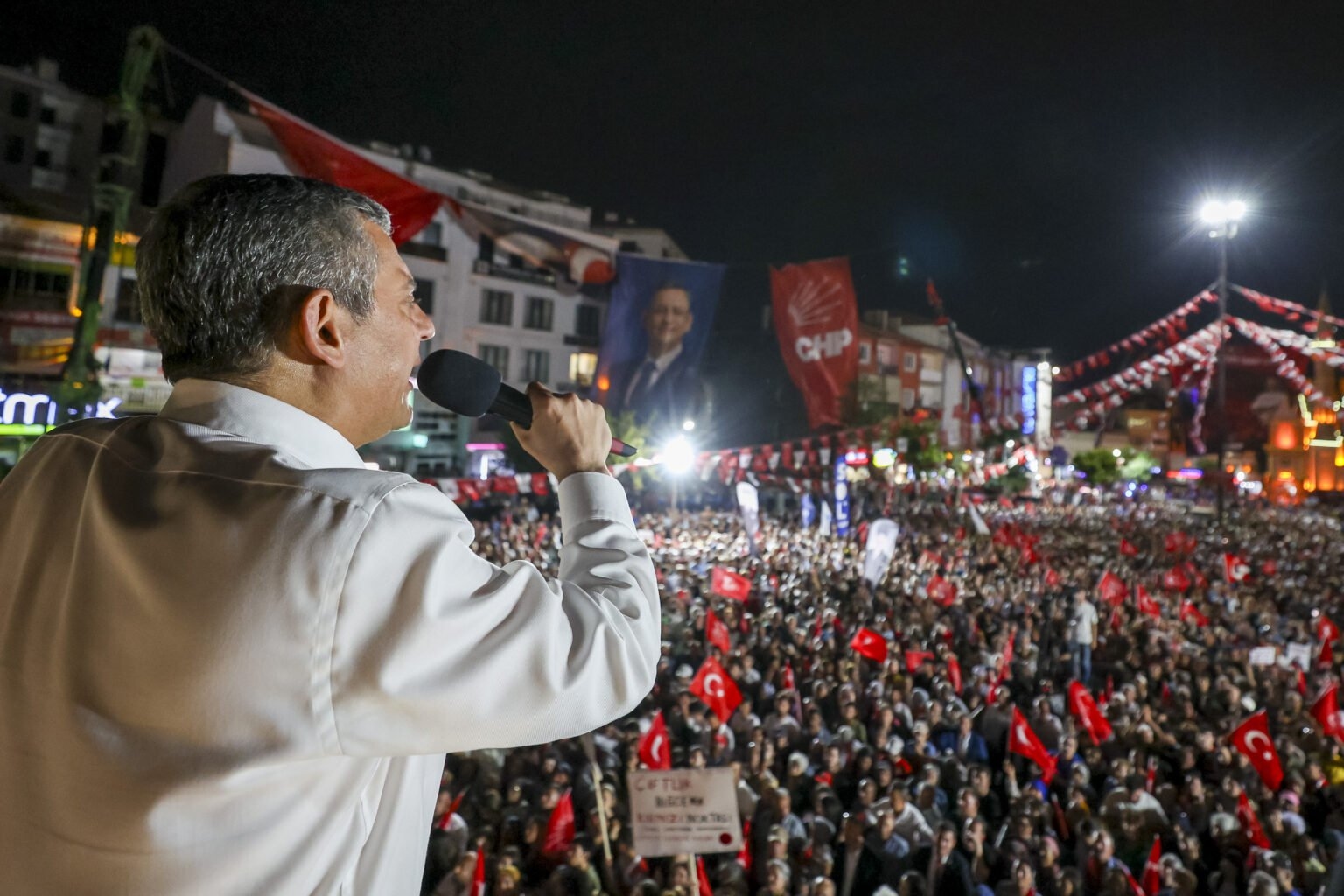CHP's Aksaray-bijeenkomst | Özgür Özel: "Ik zweer dat we de Ak Toros-bende zullen ontbinden."