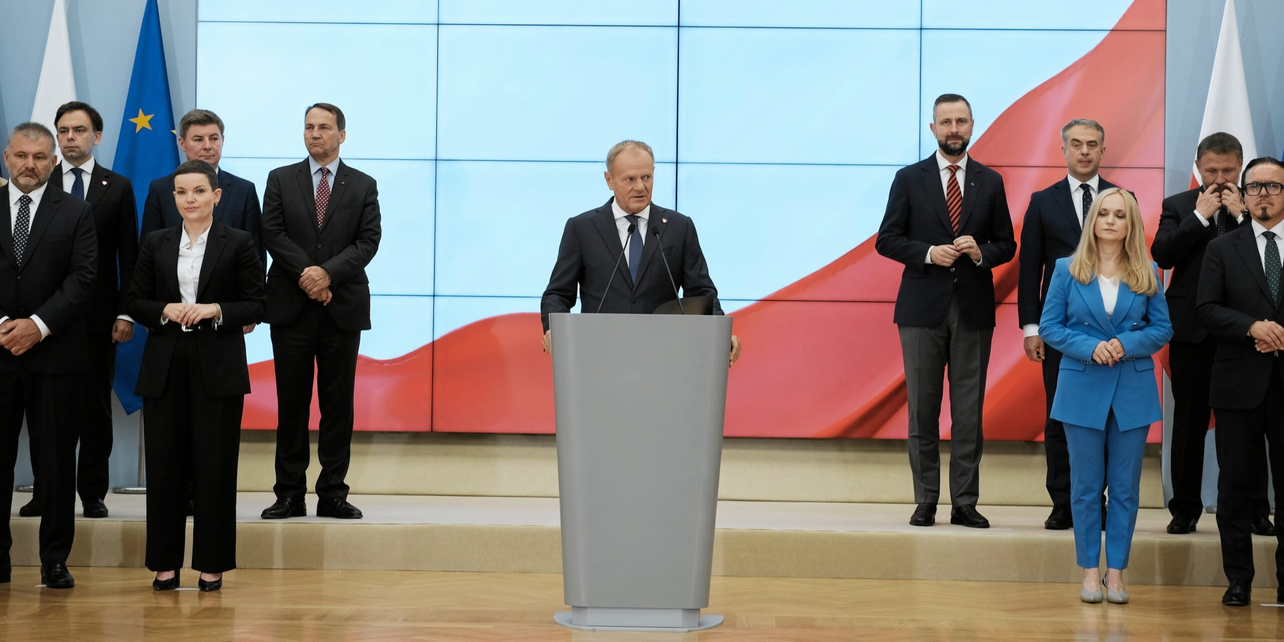Tusk herschikt Poolse regering en vervangt ministers van Justitie en Binnenlandse Zaken