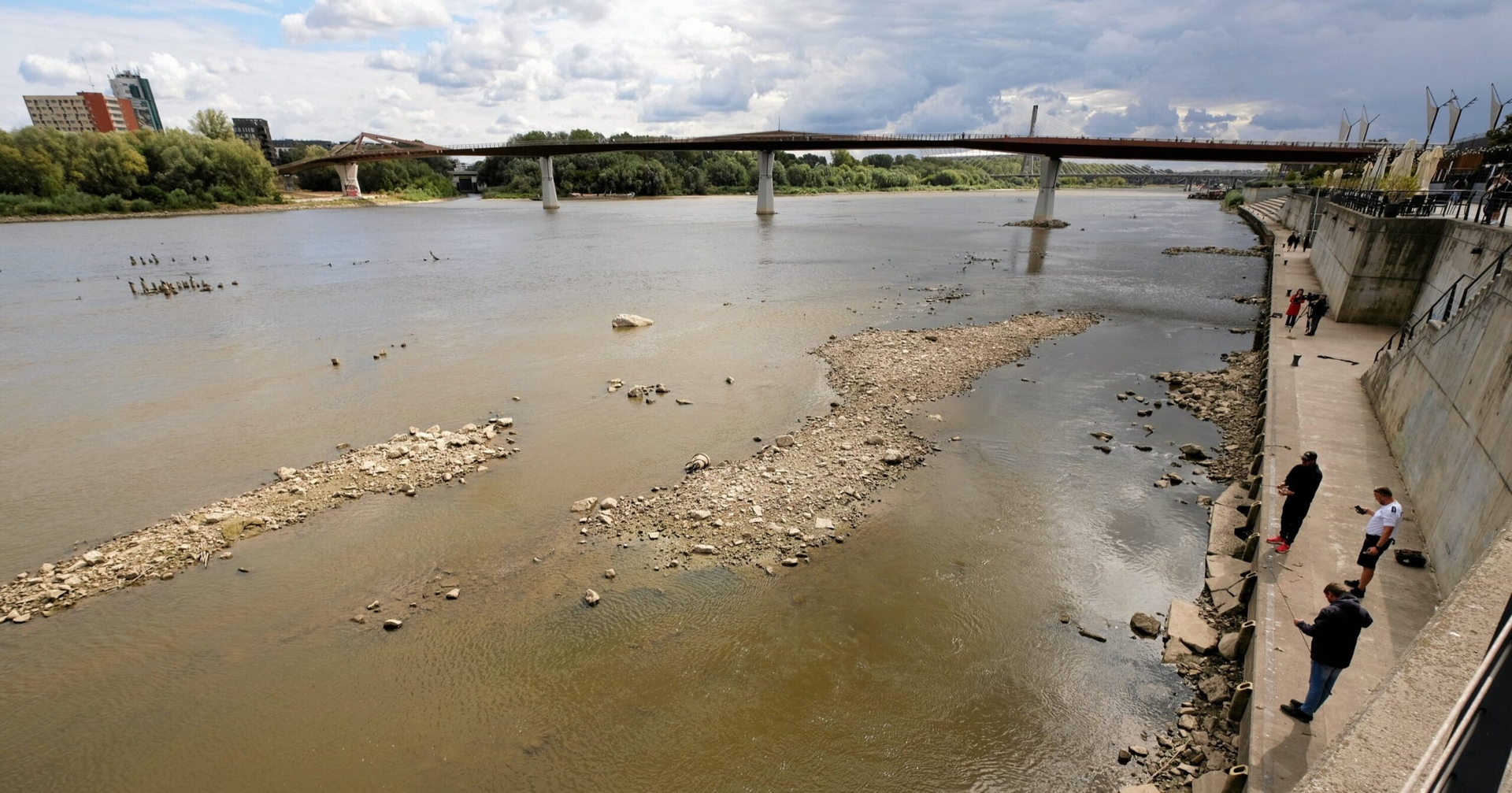 Il livello dell'acqua scende al minimo storico di 7 cm nel fiume Vistola a Varsavia