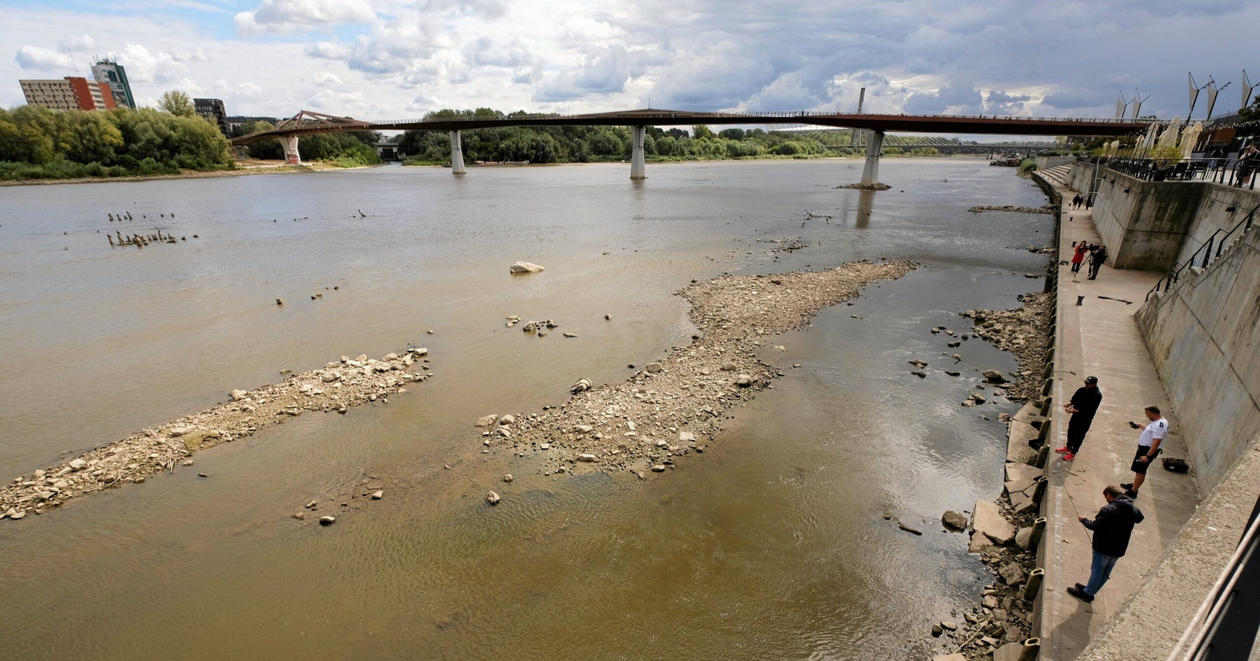 Il livello dell'acqua scende al minimo storico di 7 cm nel fiume Vistola a Varsavia