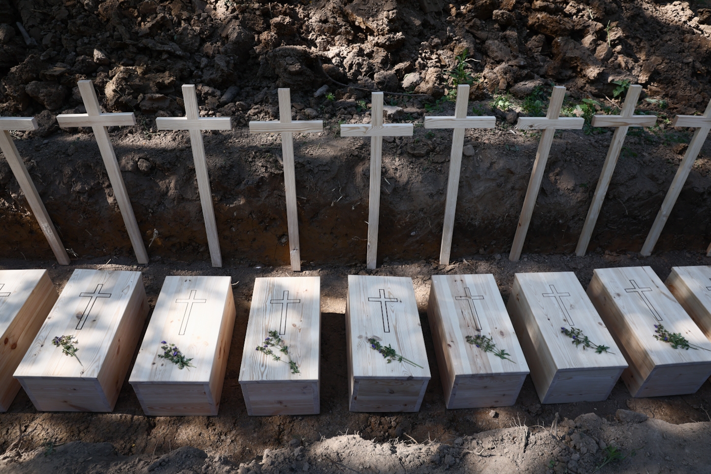 Vítimas polonesas dos massacres da Segunda Guerra Mundial cometidos por nacionalistas ucranianos são enterradas novamente na Ucrânia