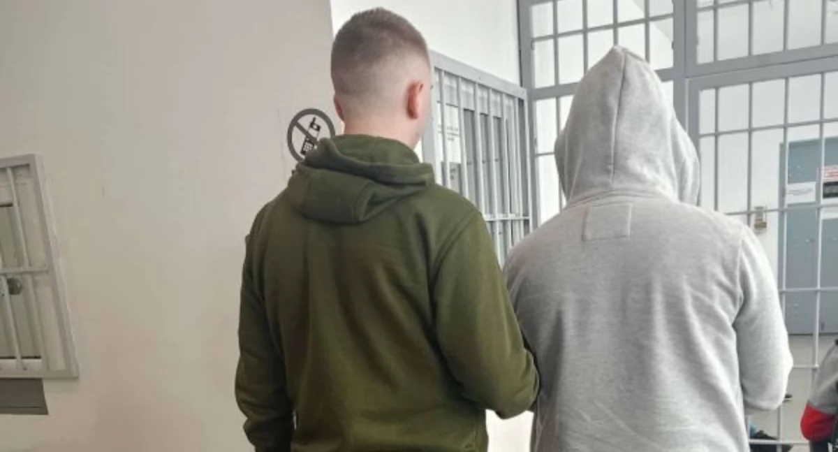 Era ricercato con tre mandati di arresto.