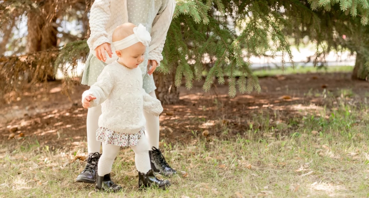 Vestidos de bebê para passeios de primavera – quais escolher?