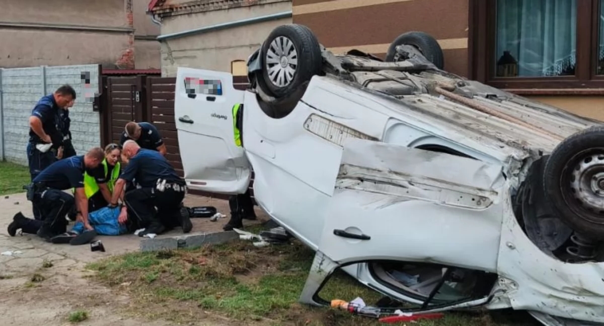 Un inseguimento attraverso tre contee. La Citroën si è ribaltata e l'autista ha minacciato gli agenti di polizia.