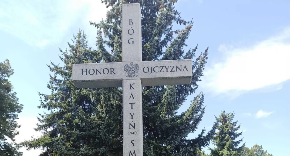 Giornata dell'Esercito Polacco a Trzebnica. Cerimonie davanti alle Croci di Katyn e Smolensk