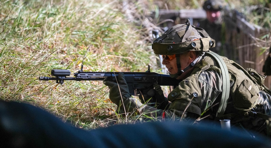 Polonyalılara seferberlik kartları verilir. Bu kartların alınması zorunludur.