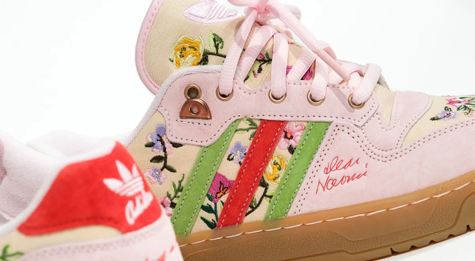 Adidas sneakers like from grandma's salon. This model of floral sneakers will be a hit of summer 2025