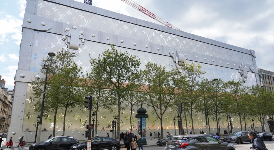Environmentalists Fight Advertising on the Champs Elysees. Guilty? Louis Vuitton and its Giant Suitcase