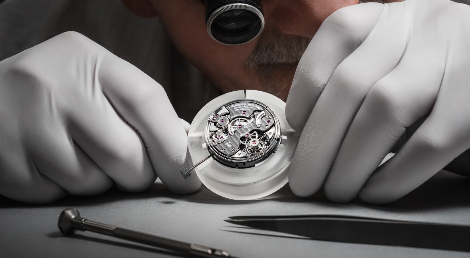 Vacheron Constantin presents a new Overseas model. It reached for extraordinary technology