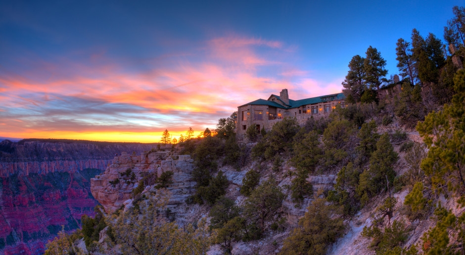 Resort histórico do Grand Canyon destruído por desastre natural
