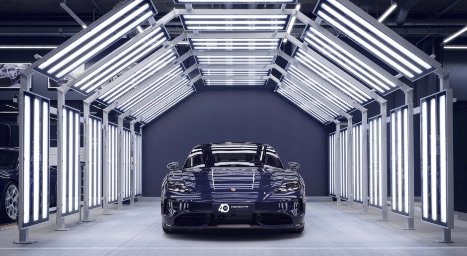 Porsche and Ferragamo join forces to create "German-Italian diamonds"