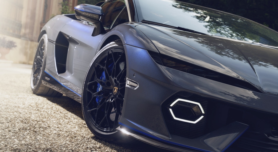 This is the new, limited-edition Lamborghini Temerario. Born from carbon fiber and Sardinian sea foam.