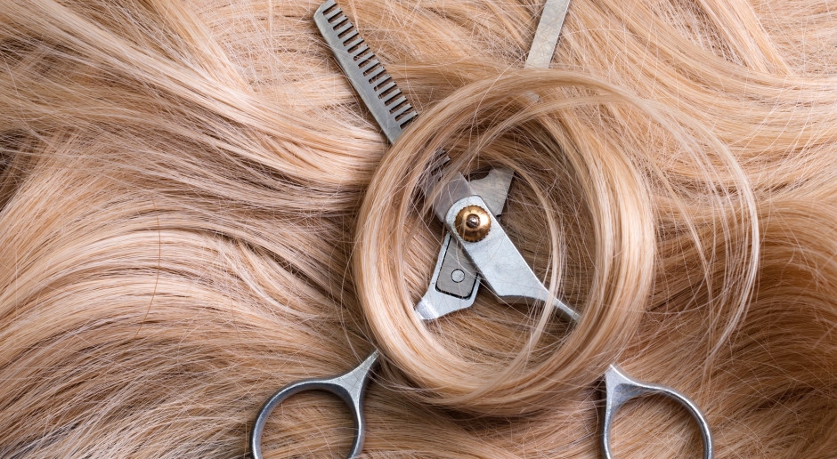Peça ao seu cabeleireiro um grombre super moderno. Seu penteado ficará ótimo por até seis meses.