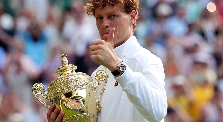 Jannik Sinner makes a gesture. The tennis player saved the restaurant that helped him in his youth.