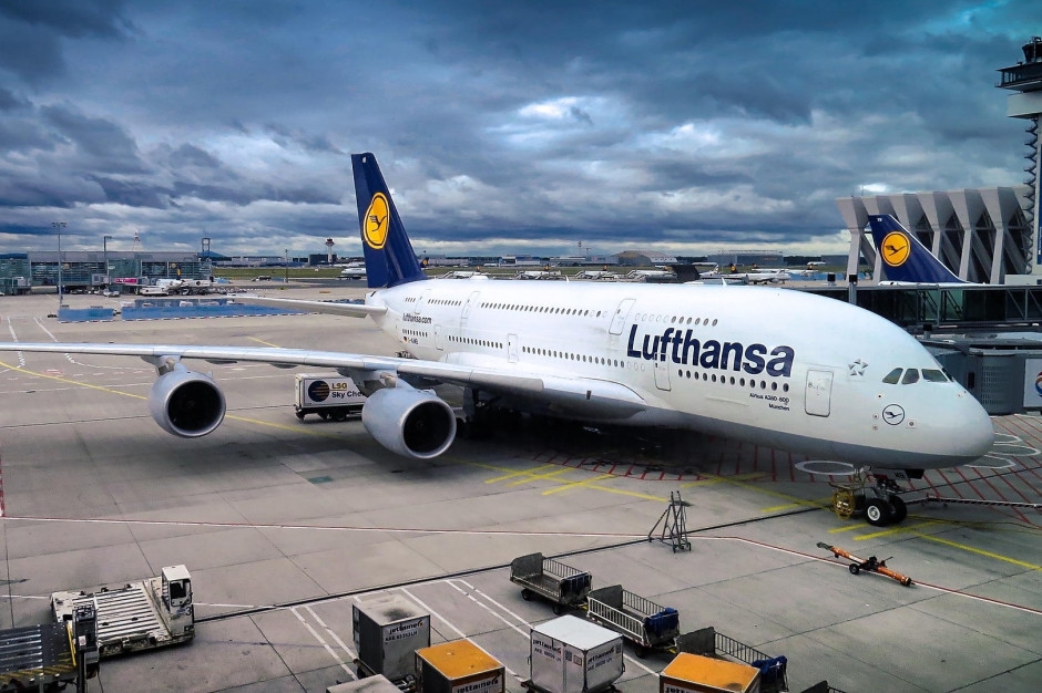 Lufthansa lancia la sua più grande corsa allo shopping della storia e licenzia migliaia di dipendenti