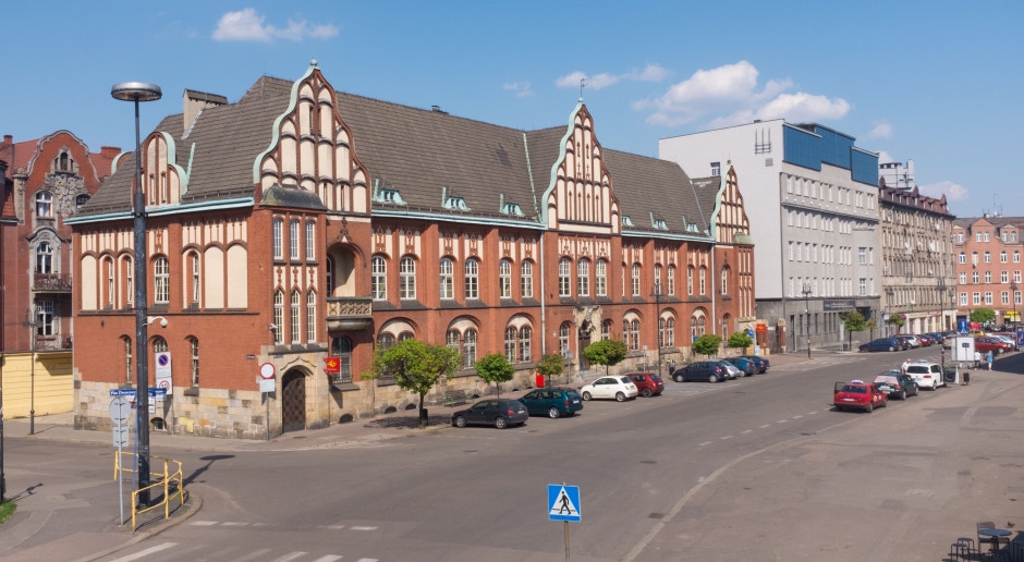 Residents to decide fate of city authorities. Expert questions sense of referendum
