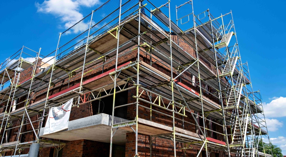 Gebouwen vanaf 50 meter dienen te worden gemeld. De nieuwe verplichting is van kracht geworden