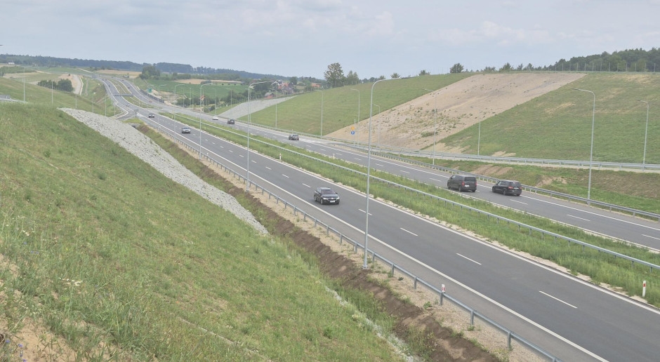 Sono stati aperti nuovi svincoli su una delle principali autostrade, consentendo agli automobilisti di viaggiare più velocemente.