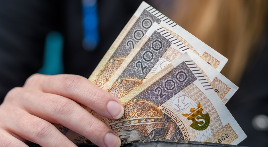 Limit of earning extra money online: PLN 3,499 per month. Above that, the decision must be made within 7 days