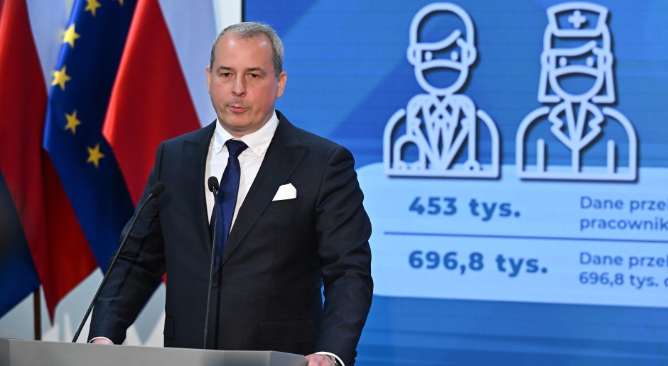 Salaires des médecins et des infirmières. Le président de l'AOTMiT affirme que 95 % d'entre eux gagnent au moins le salaire minimum légal.