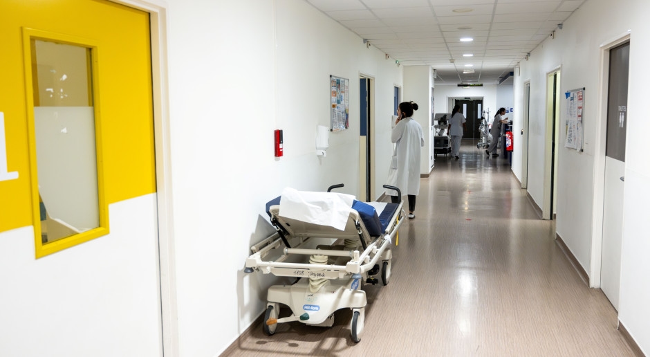La asociación de hospitales cambió de opinión tras conversaciones con el Ministerio de Salud. Recomienda la firma de anexos a los contratos con el Fondo Nacional de Salud.