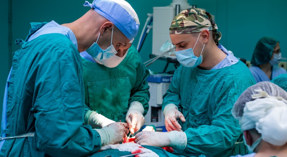 Operating theatre at war: 30 minutes per patient, then the next one