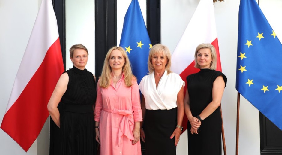 Health leave, pay scale. Nurses met with the Minister of Health.