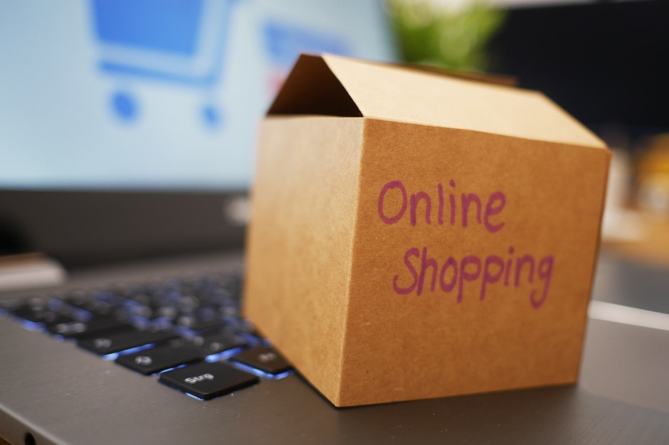 E-commerce in the US wanted to make it before the May Day holiday. Now online shoppers will get a kick in the pocket