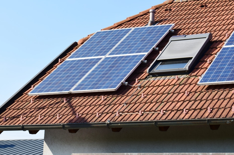 Il s'est laissé avoir par les panneaux solaires. Maintenant c'est ruiné