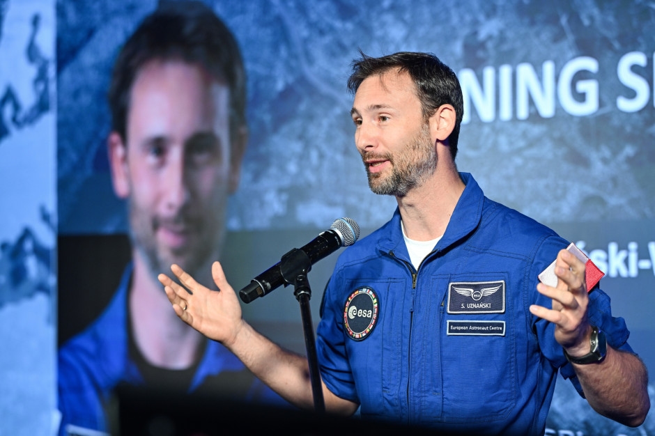 Conflito Musk-Trump com efeito "cósmico". E a missão do astronauta polonês?