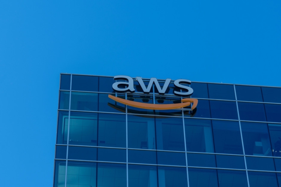 A Amazon planeja investir mais um bilhão de dólares. É tudo sobre inteligência artificial