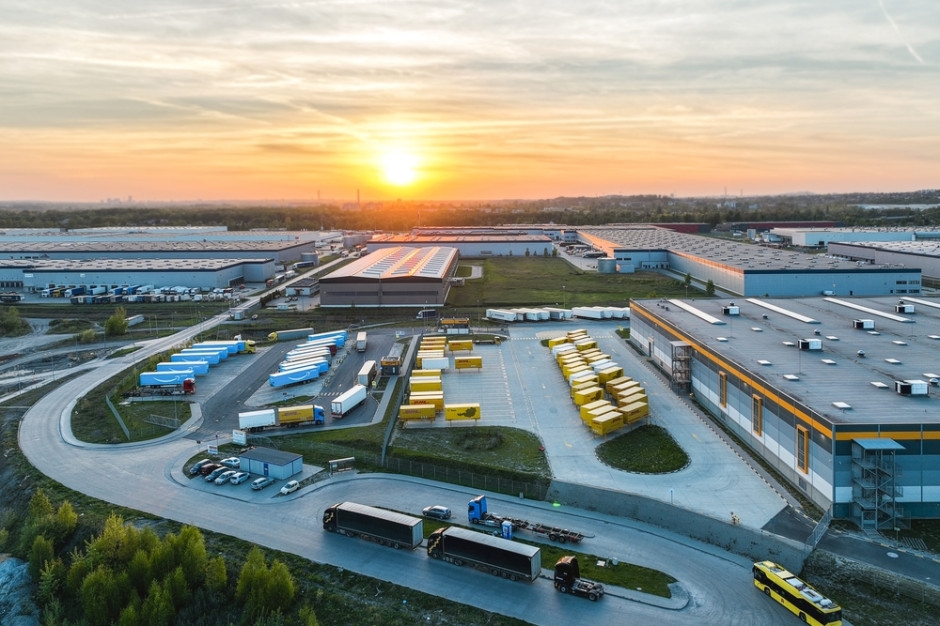 Amazon reveals how much CO2 it emits. The drive towards carbon neutrality is going poorly.