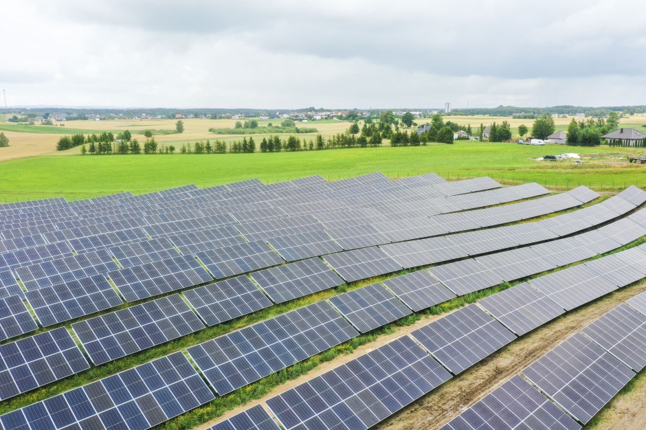 Polens Energiewende ist ein großer Erfolg. Die an das Netz dieses Betreibers angeschlossene Kapazität erneuerbarer Energien hat die Marke von 10.000 MW überschritten.