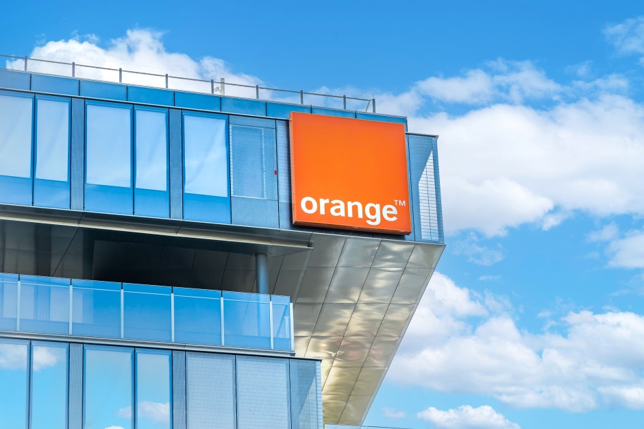 Orange registra una crescita degli utili nel primo semestre. L'operatore ha piani ambiziosi.