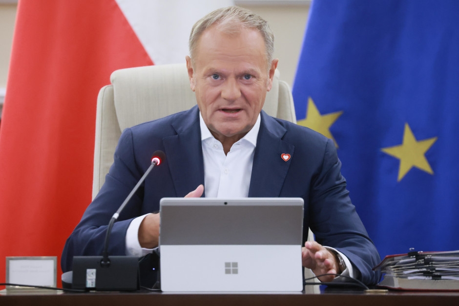 1500 lub 1900 zł co miesiąc, bez względu na dochód. Wypłata 29 sierpnia