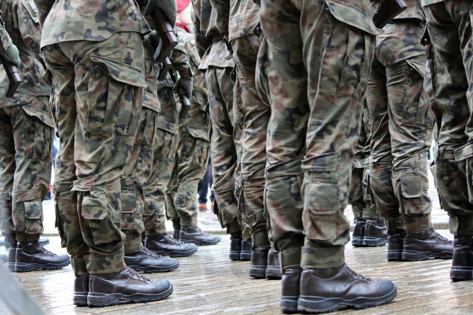 Ficção nos gastos militares. Ao lado do orçamento, temos uma bomba-relógio.