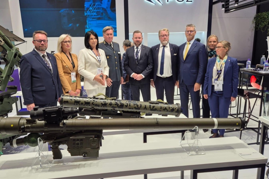 Os suecos comprarão uma indústria de armamentos polonesa atingida. Eles pagarão 3 bilhões de coroas suecas.