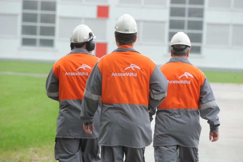 A gigante do aço está investindo em energia fotovoltaica. O primeiro investimento na Polônia está previsto para breve.