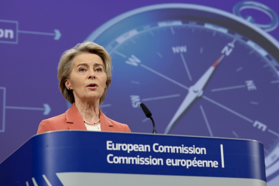 Ursula von der Leyen traça um novo rumo para a UE. "A Europa está do lado da Polônia"