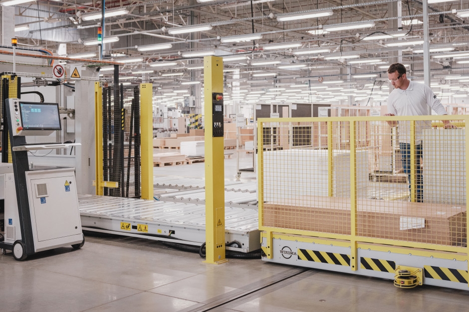 Polish companies are averse to this. "We associate it with burning money."