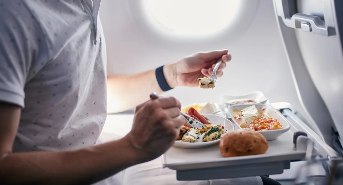 Alergias, intolerancias alimentarias y necesidades dietéticas especiales durante el viaje: ¿cómo evitar crisis sanitarias en el avión?