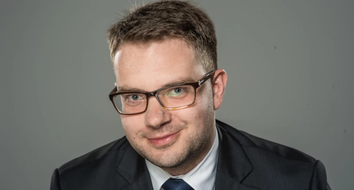 Prof. Krzysztof Koźmiński sobre a reforma governamental de 2025: "O Ministro da Saúde deve ser um líder, não um administrador com mentalidade burocrática"