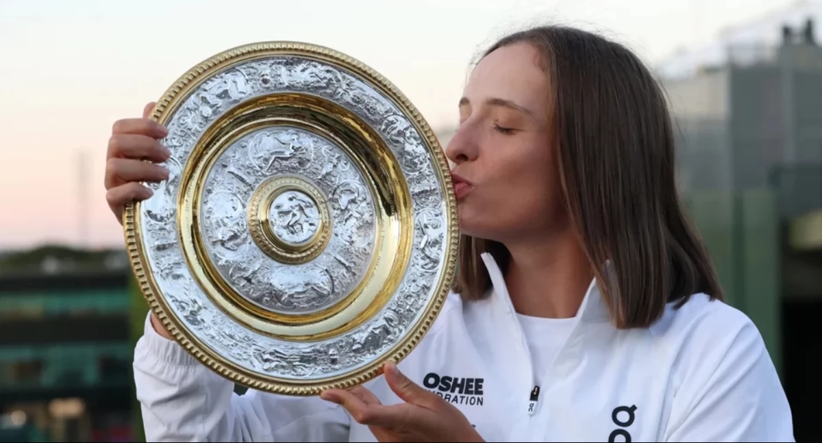 Iga Świątek vence Wimbledon e o New York Times publica uma receita de macarrão com morango [COLUNA]