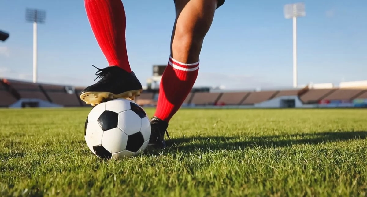 Het Nationaal Gezondheidsfonds (NFZ) doet een oproep: Fans, neem je vrouw, moeder of partner mee naar de wedstrijd. Dit is een borstkankerscreeningscampagne.