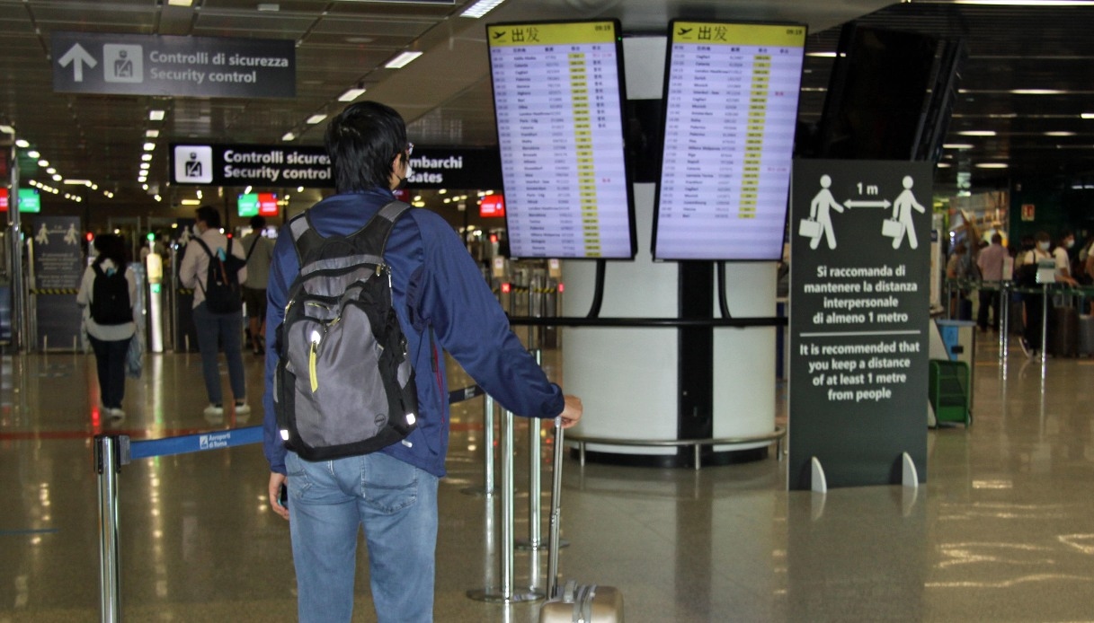 Bagagem de mão gratuita e companhias aéreas de baixo custo serão obrigadas por lei