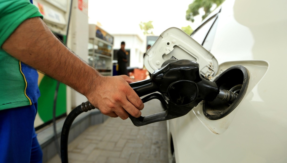 La guerra Israele-Iran fa salire i prezzi di benzina e gasolio, quanto costa ora un pieno